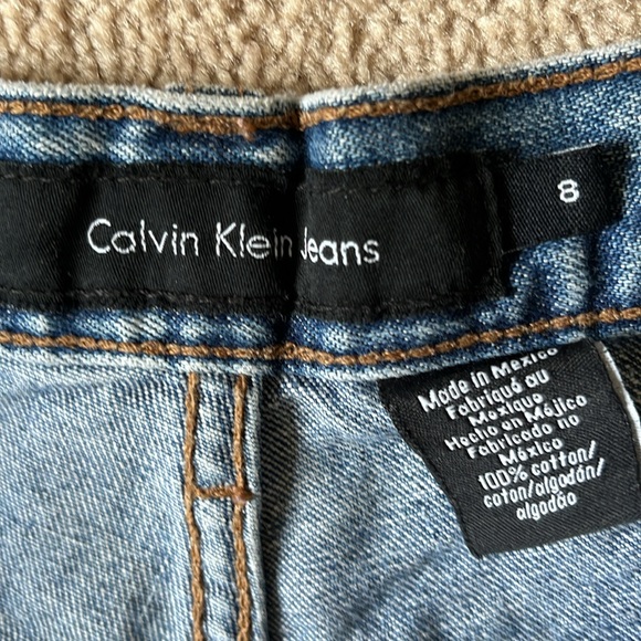 Like new ladies Calvin Klein distressed bluejeans shorts sz.8!Pool,shopping,etc. - Picture 3 of 5